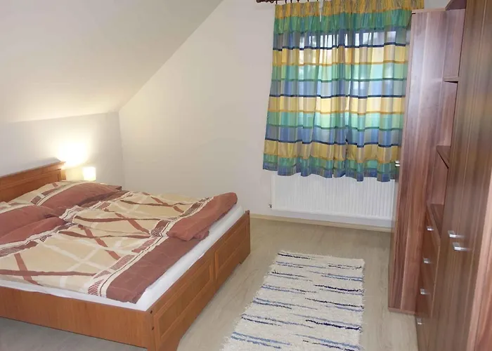 - Balaton 18408 Apartamento